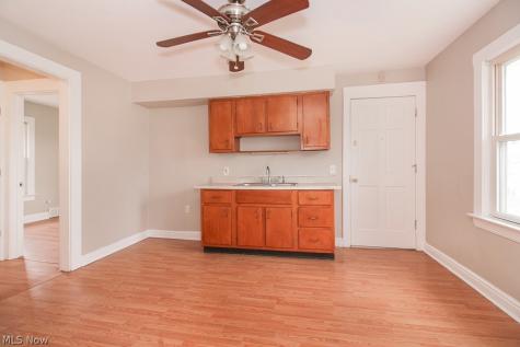 19211 Shawnee Avenue Cleveland OH 44119