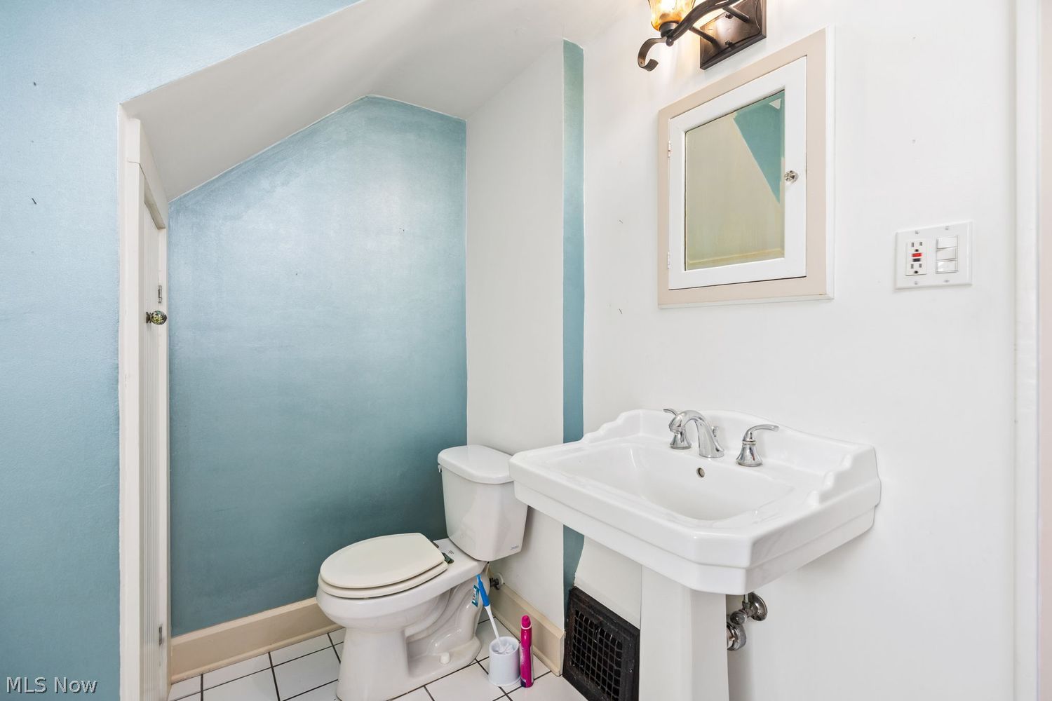 14 Hall Street Chagrin Falls OH 44022
