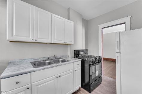 1321 W 85th Street Cleveland OH 44102