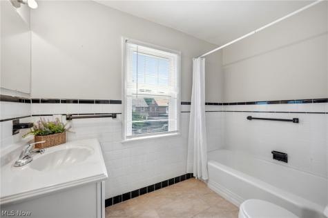 3889 Grenville Road University Heights OH 44118