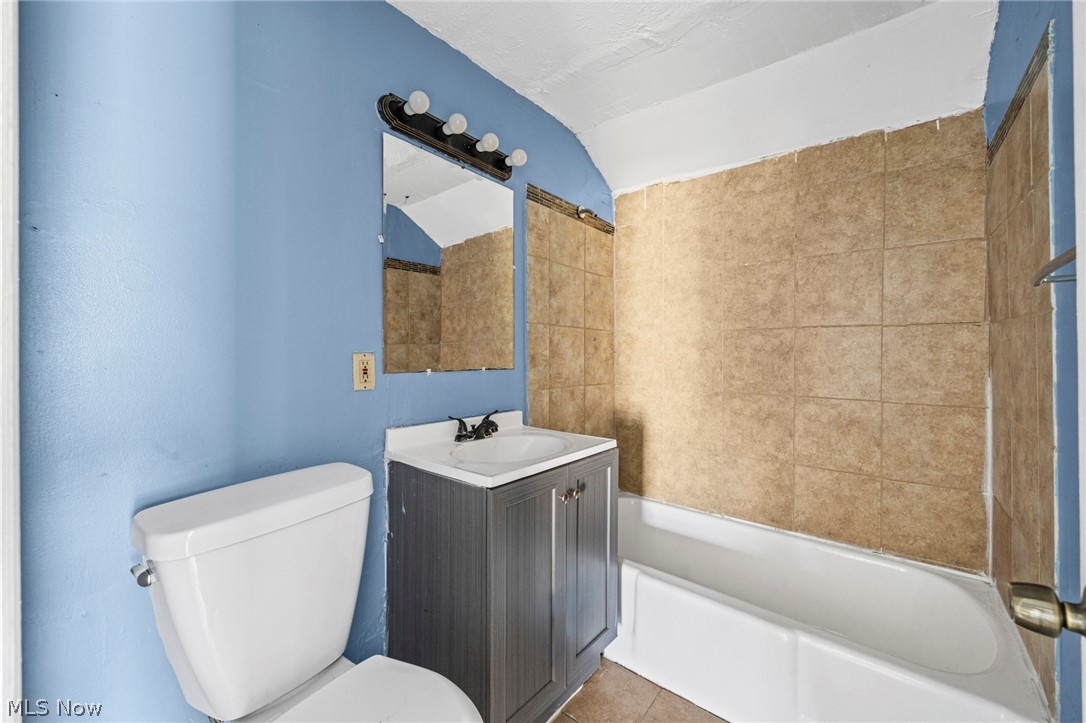 1469 E 250th Street Euclid OH 44117