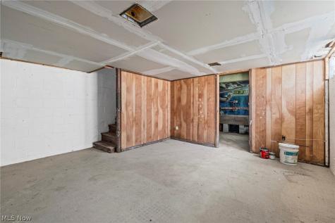 1469 E 250th Street Euclid OH 44117