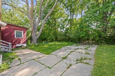1469 E 250th Street Euclid OH 44117