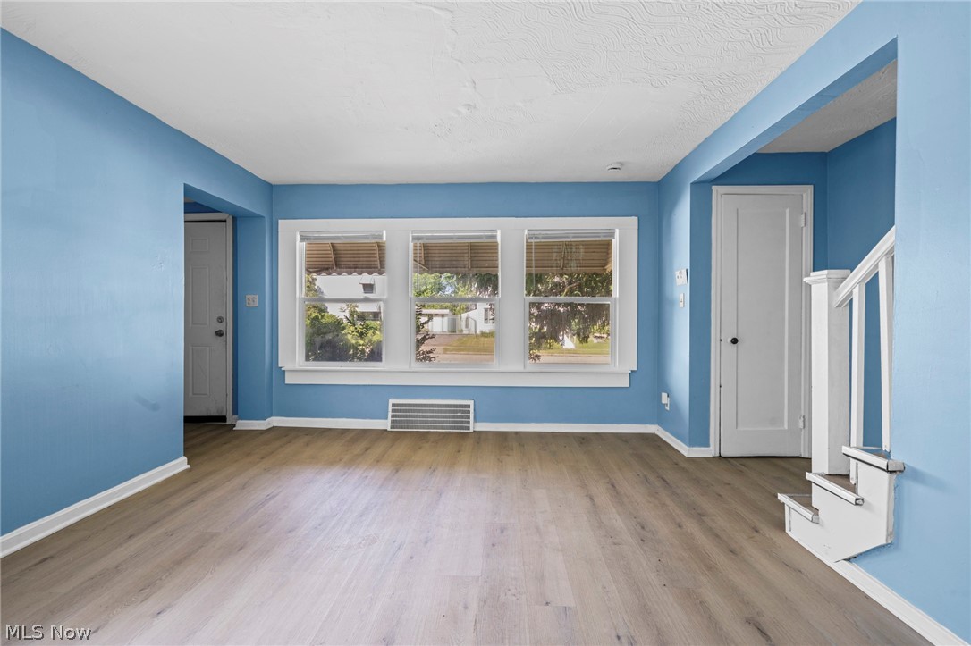 1469 E 250th Street Euclid OH 44117
