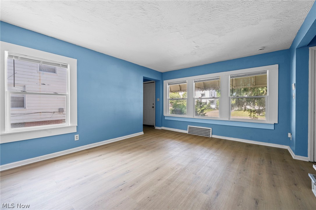 1469 E 250th Street Euclid OH 44117