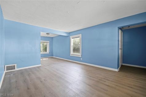 1469 E 250th Street Euclid OH 44117