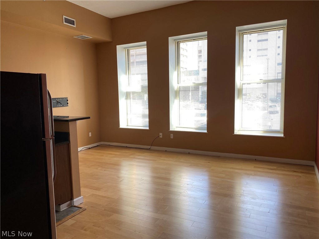 408 W Saint Clair Avenue Cleveland OH 44113