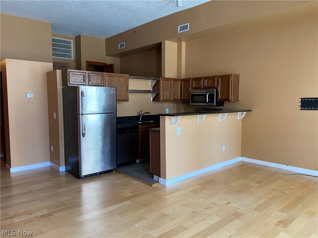 408 W Saint Clair Avenue Cleveland OH 44113