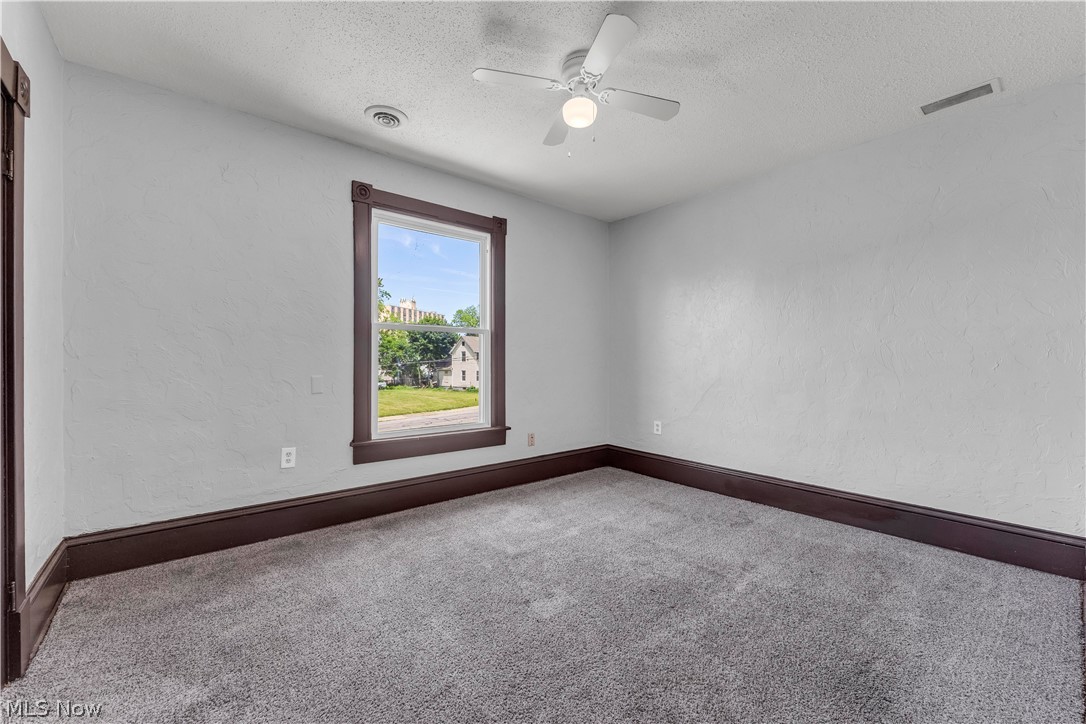812 Lovett Place Lorain OH 44052