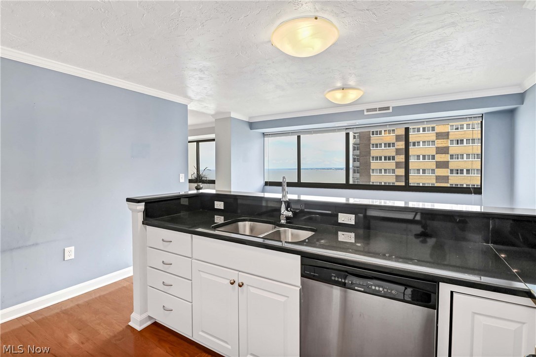 12550 Lake Avenue 12550 Lake Avenue Lakewood OH 44107