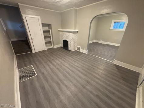974 Lovers Lane Akron OH 44306
