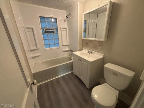974 Lovers Lane Akron OH 44306
