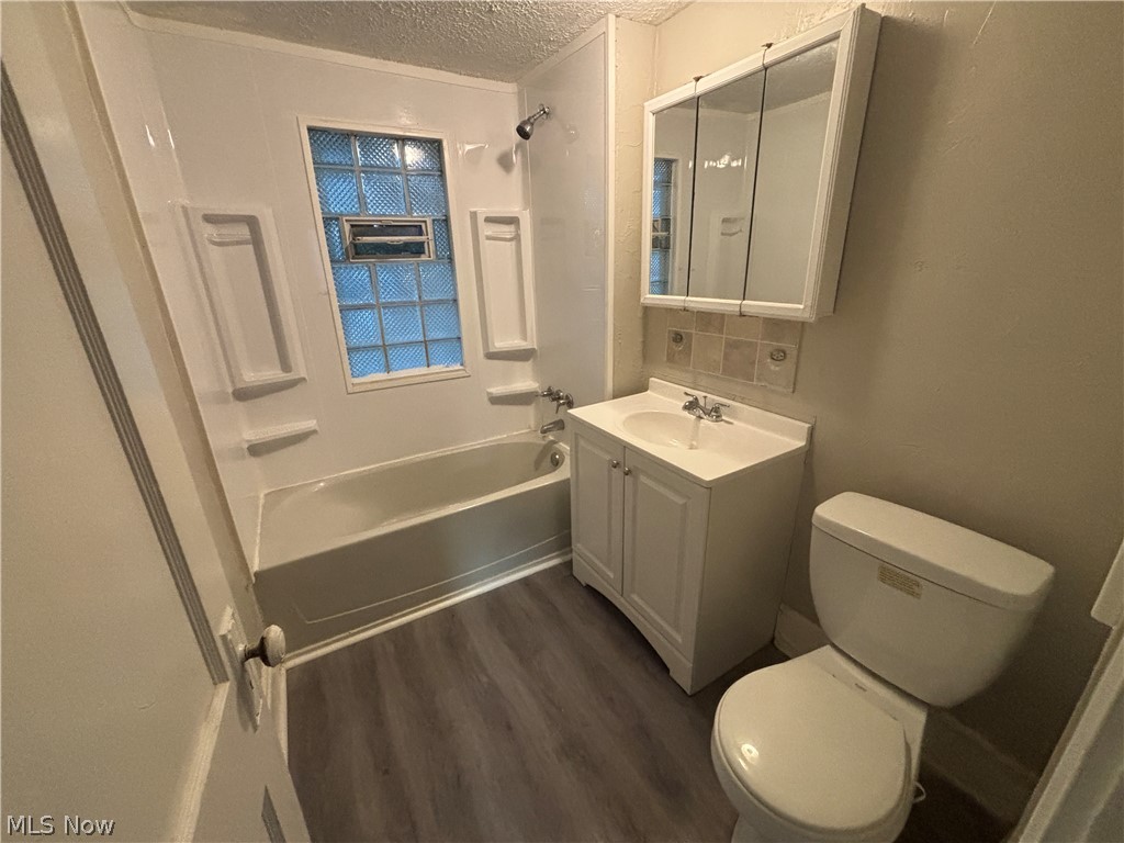 974 Lovers Lane Akron OH 44306