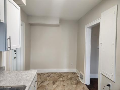 529 E Cuyahoga Falls Avenue Akron OH 44310