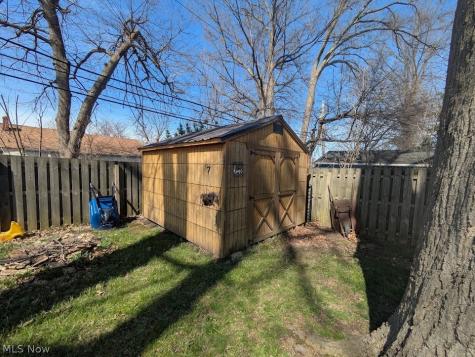 1902 Harding Drive Wickliffe OH 44092