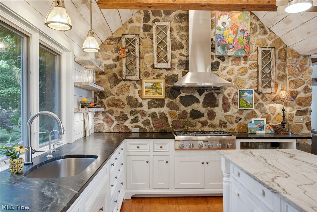 7910 Larkspur Lane Russell OH 44022