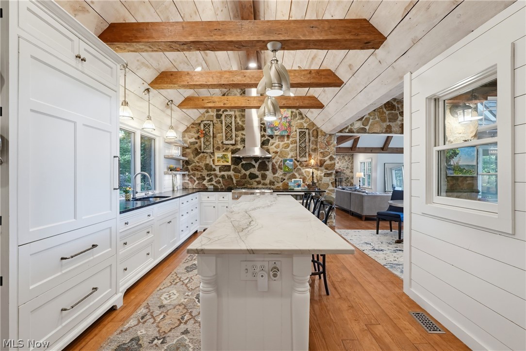 7910 Larkspur Lane Russell OH 44022
