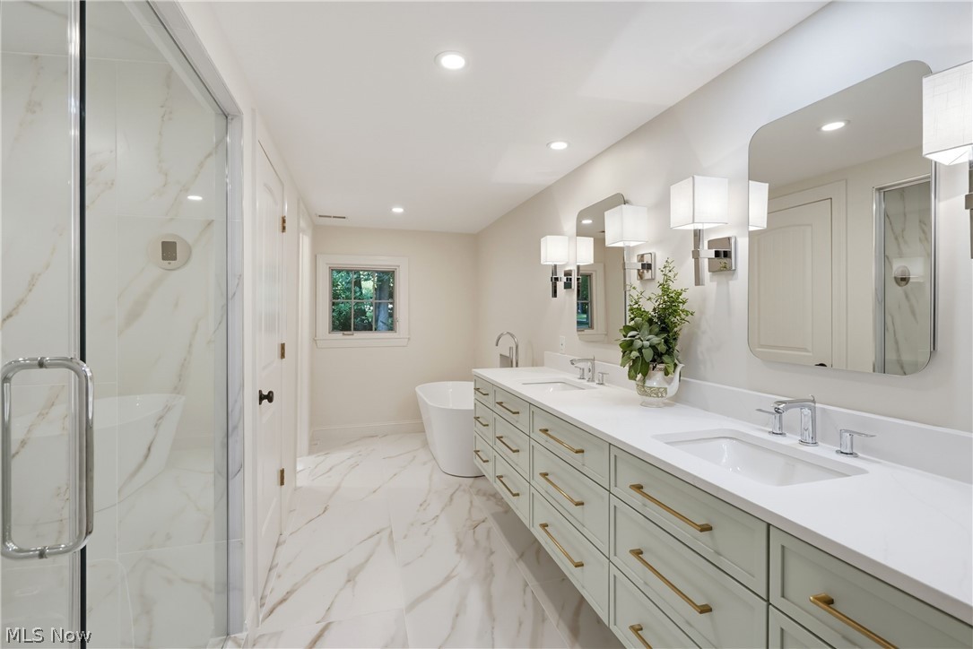 7910 Larkspur Lane Russell OH 44022