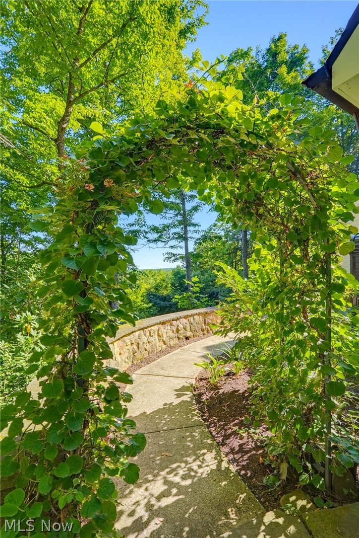 7910 Larkspur Lane Russell OH 44022