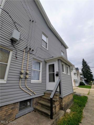 2915 Roanoke Avenue Cleveland OH 44109