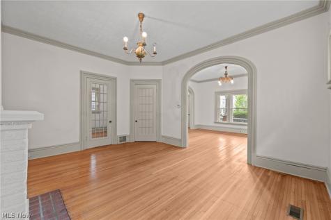 1372 Bonnieview Avenue Lakewood OH 44107