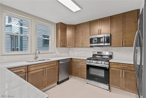 1372 Bonnieview Avenue Lakewood OH 44107