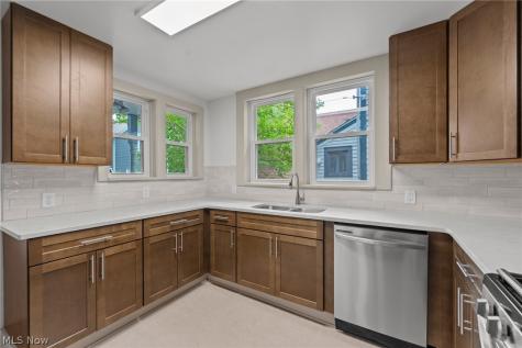 1372 Bonnieview Avenue Lakewood OH 44107