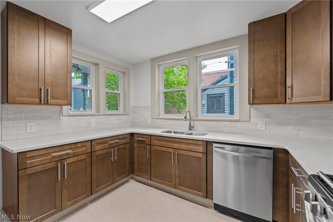 1372 Bonnieview Avenue Lakewood OH 44107