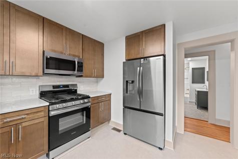 1372 Bonnieview Avenue Lakewood OH 44107