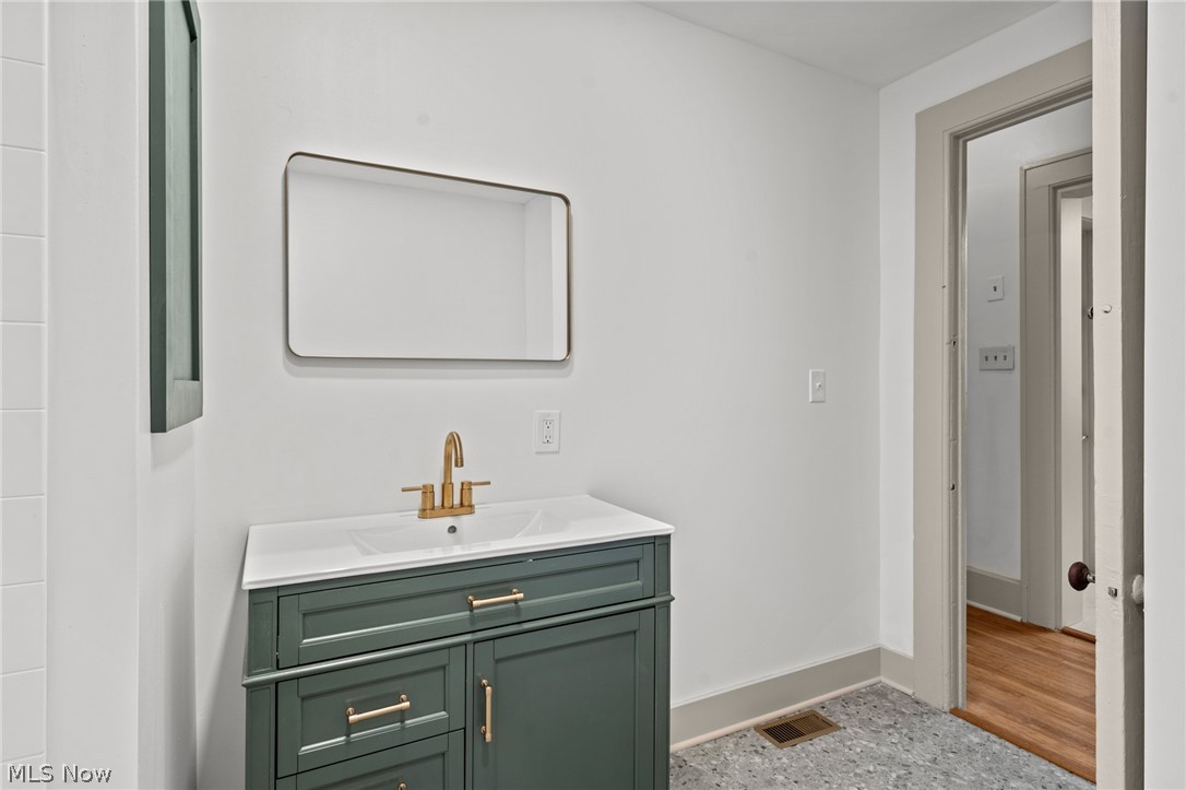 1372 Bonnieview Avenue Lakewood OH 44107