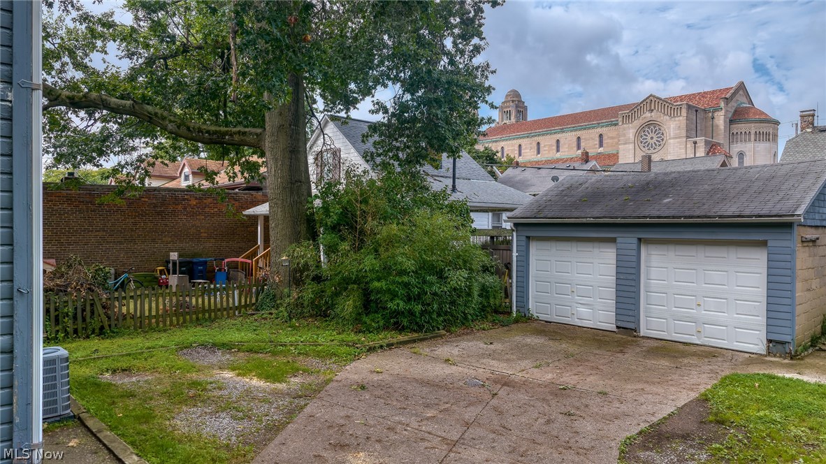 1372 Bonnieview Avenue Lakewood OH 44107
