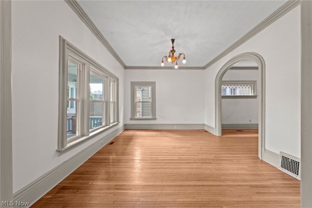 1372 Bonnieview Avenue Lakewood OH 44107