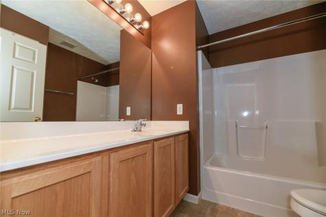 200 Weatherstone Court Copley OH 44321