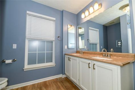 200 Weatherstone Court Copley OH 44321