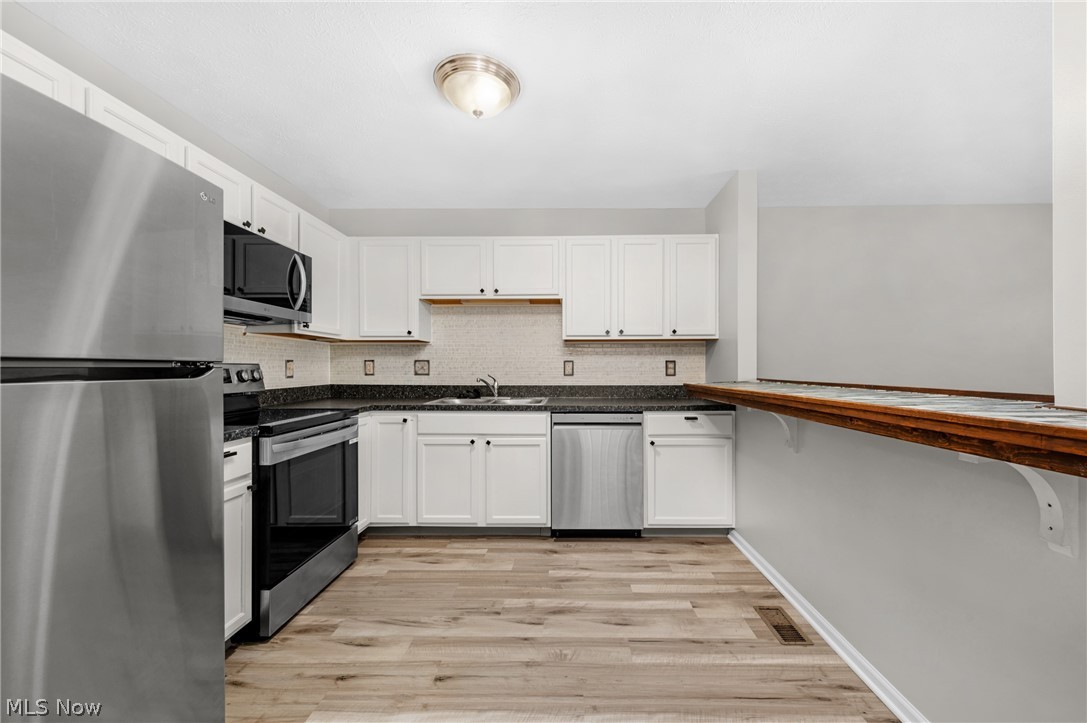 33442 Halle Court Avon Lake OH 44012