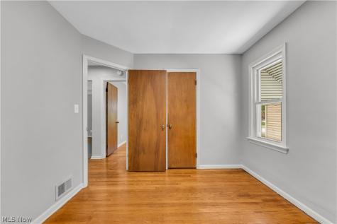 20051 Green Oak Drive Euclid OH 44117