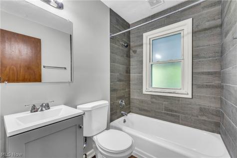 20051 Green Oak Drive Euclid OH 44117