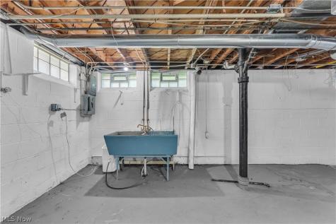 20051 Green Oak Drive Euclid OH 44117