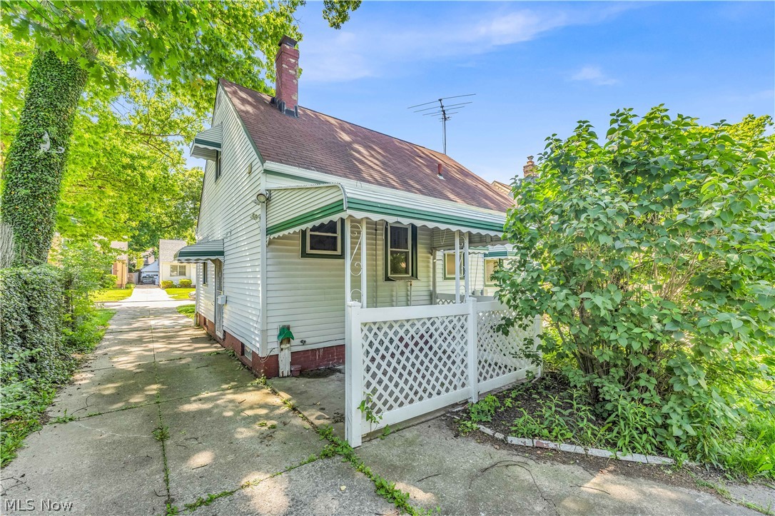 20051 Green Oak Drive Euclid OH 44117