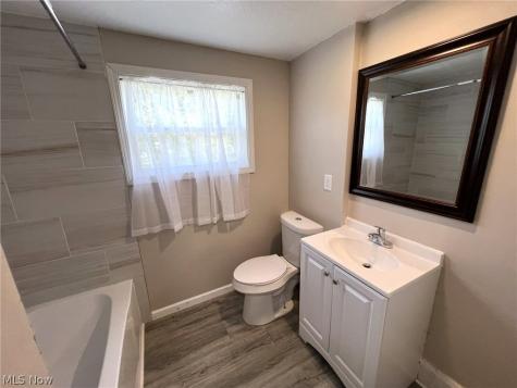 784 Rosamond Avenue Akron OH 44307