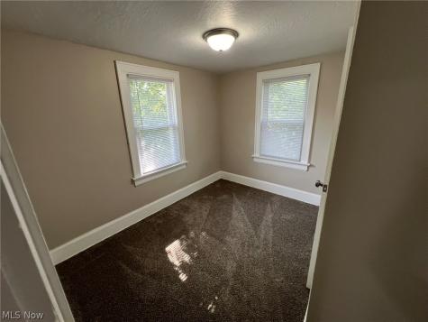 784 Rosamond Avenue Akron OH 44307