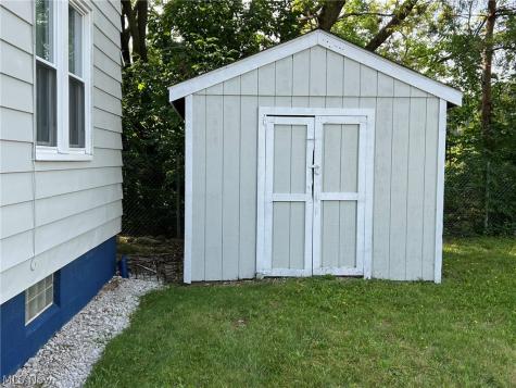 784 Rosamond Avenue Akron OH 44307