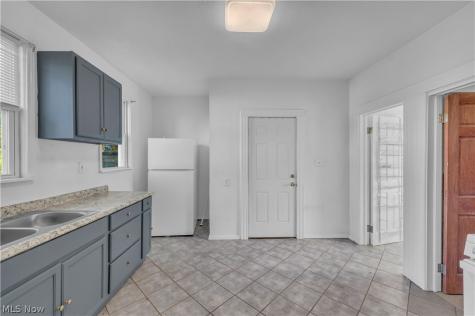 3625 Newark Avenue Garfield Heights OH 44109