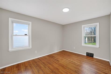 303 S Green Road South Euclid OH 44121
