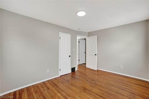 303 S Green Road South Euclid OH 44121