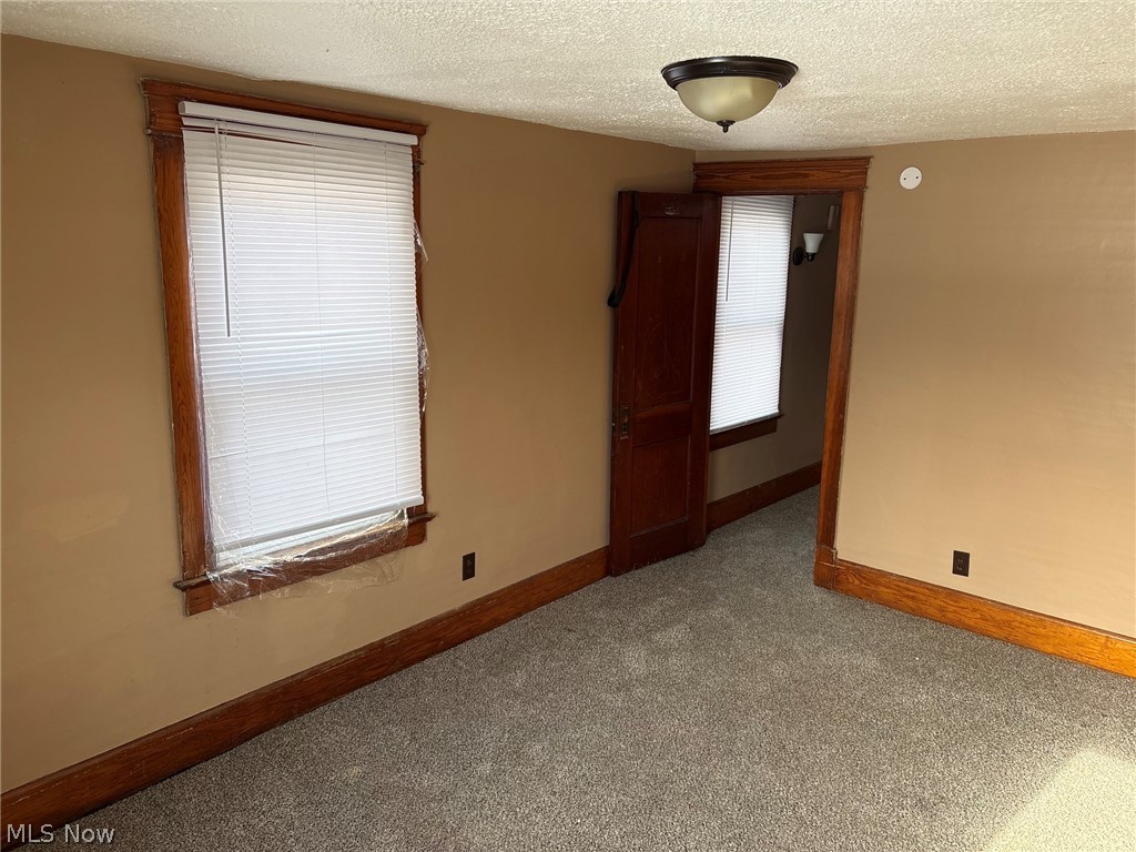 1587 Homewood Avenue SE Warren OH 44484