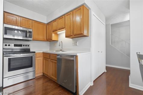 1326 Aarons Way Kent OH 44240