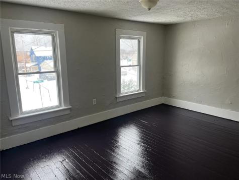 384 W Bartges Street Akron OH 44307