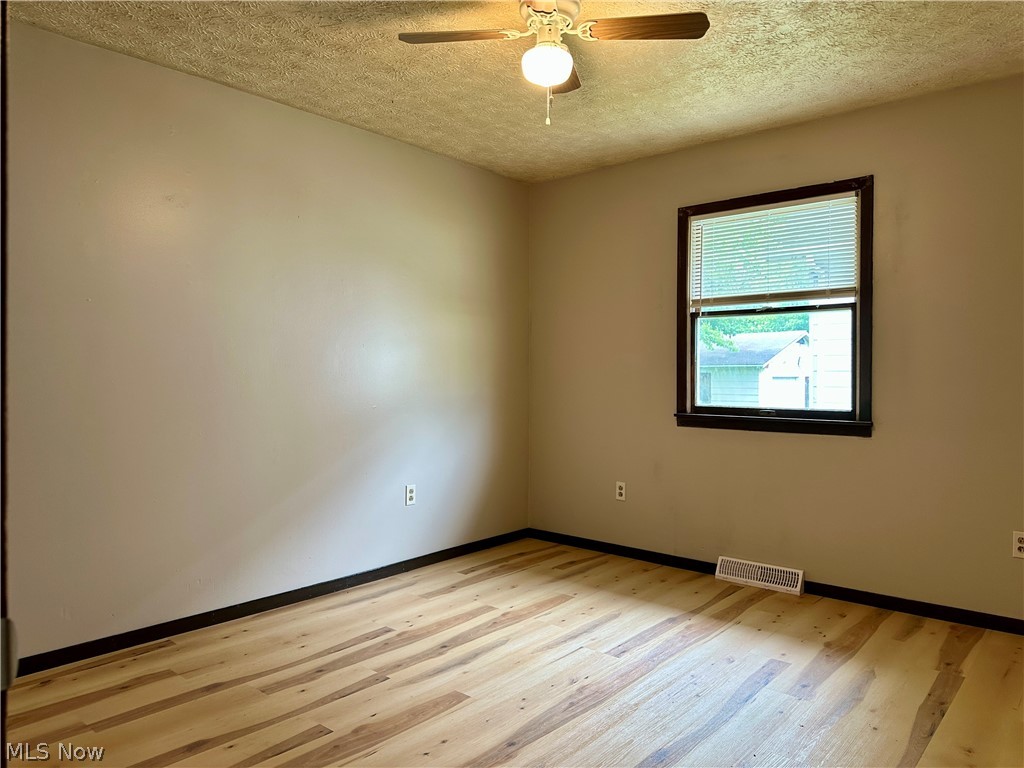 4823 Dunsmore Avenue Ashtabula OH 44004