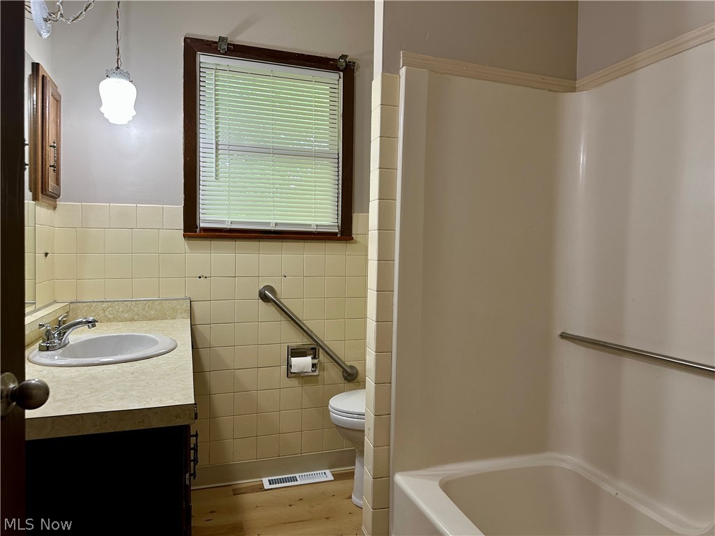 4823 Dunsmore Avenue Ashtabula OH 44004